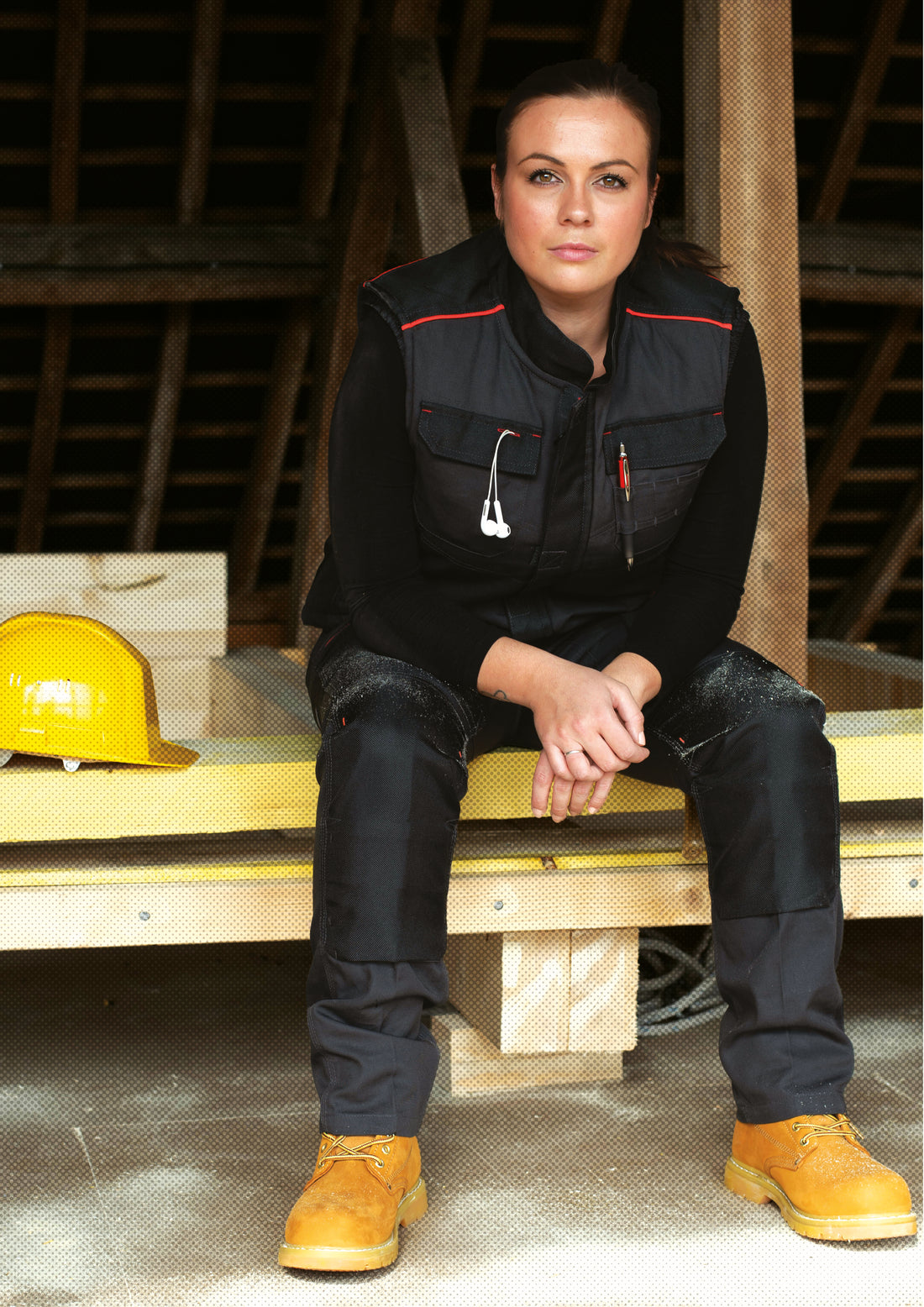 women in construction, wearing PPE clothing 